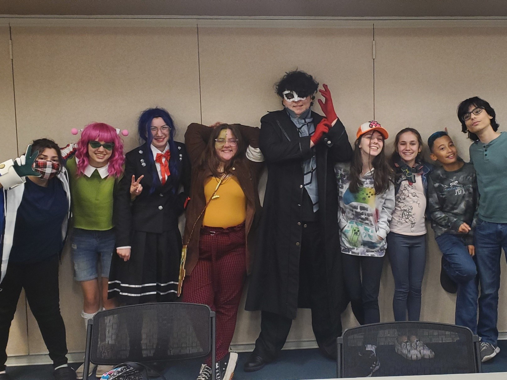 SmithCon group photo showing costume contest participants