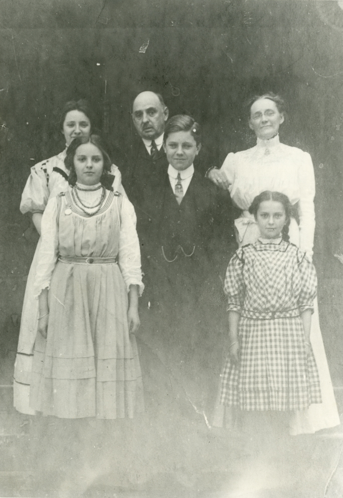 Richard H. Handley and his family, ca. 1905